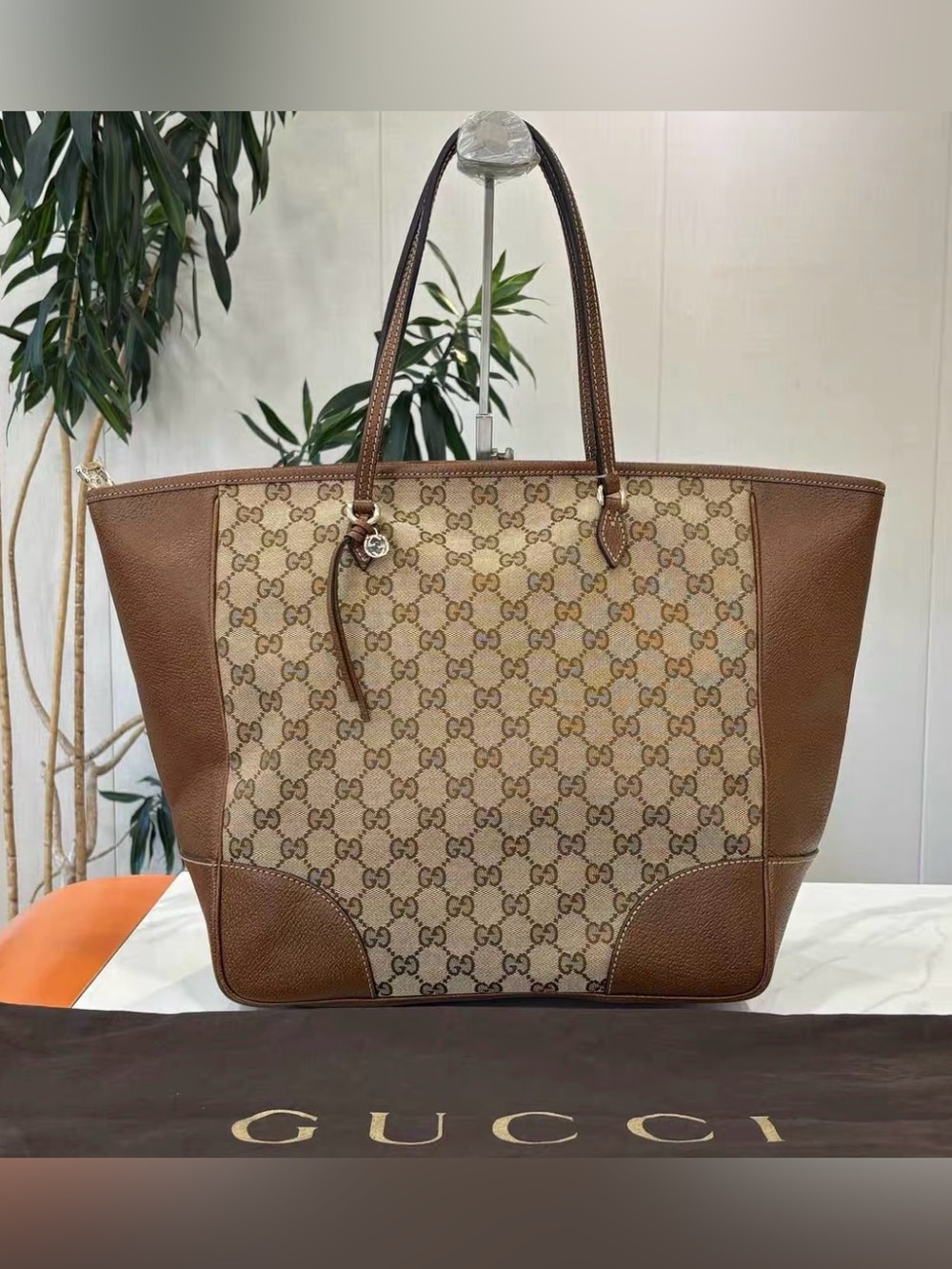 ๐ฉsteal Gucci Brown GG Canvas and Leather Tote